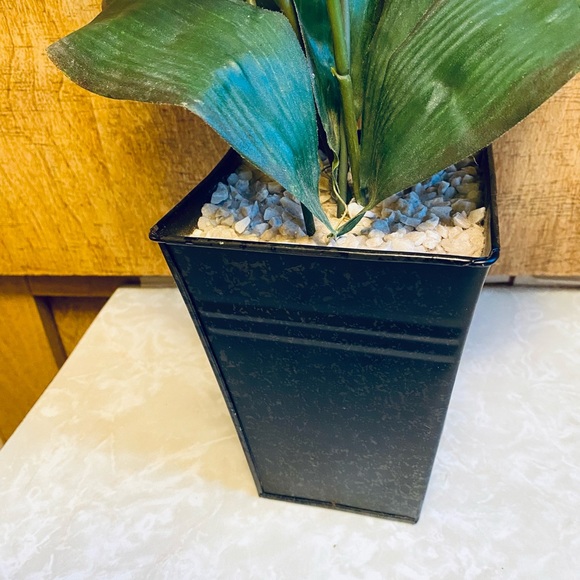 Orchidae Astralgus Silk Faux Orchid Standing Plant With Leaves & Bronze Pot - Picture 3 of 8